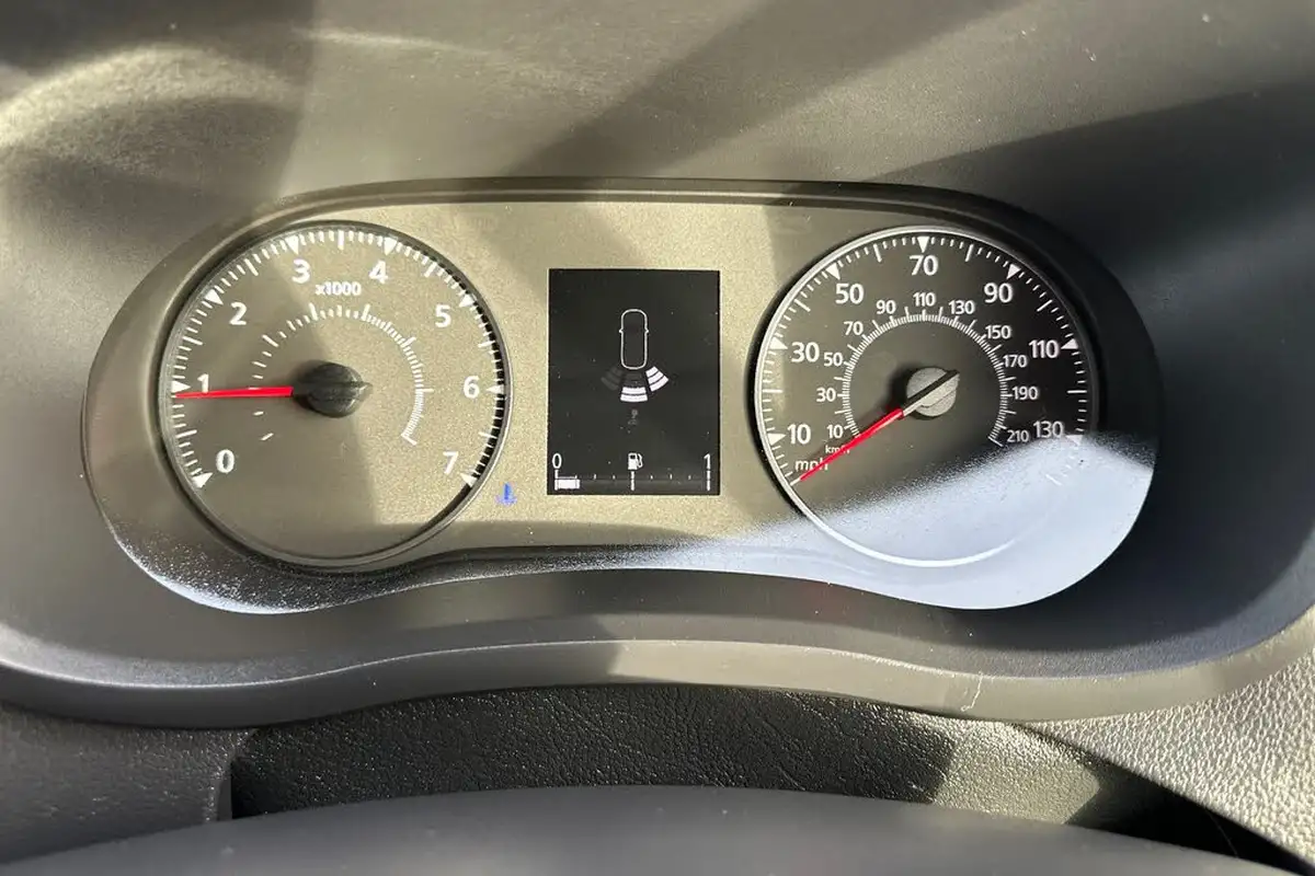 2022-nissan-interstar-23dci-f33-l2h2-acenta-135pseu6d-big-35