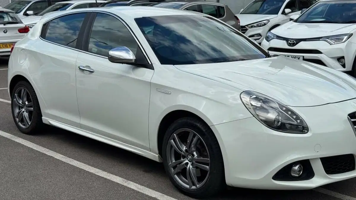2014-alfa-romeo-giulietta-14-exclusive-big-10