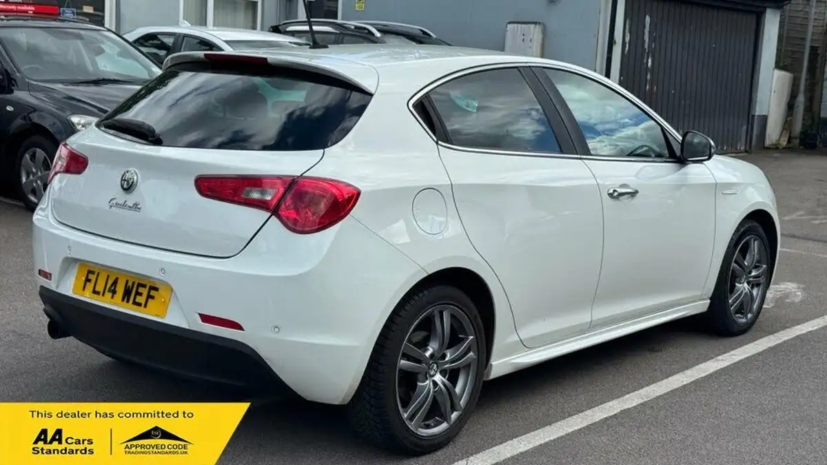 2014-alfa-romeo-giulietta-14-exclusive-big-6