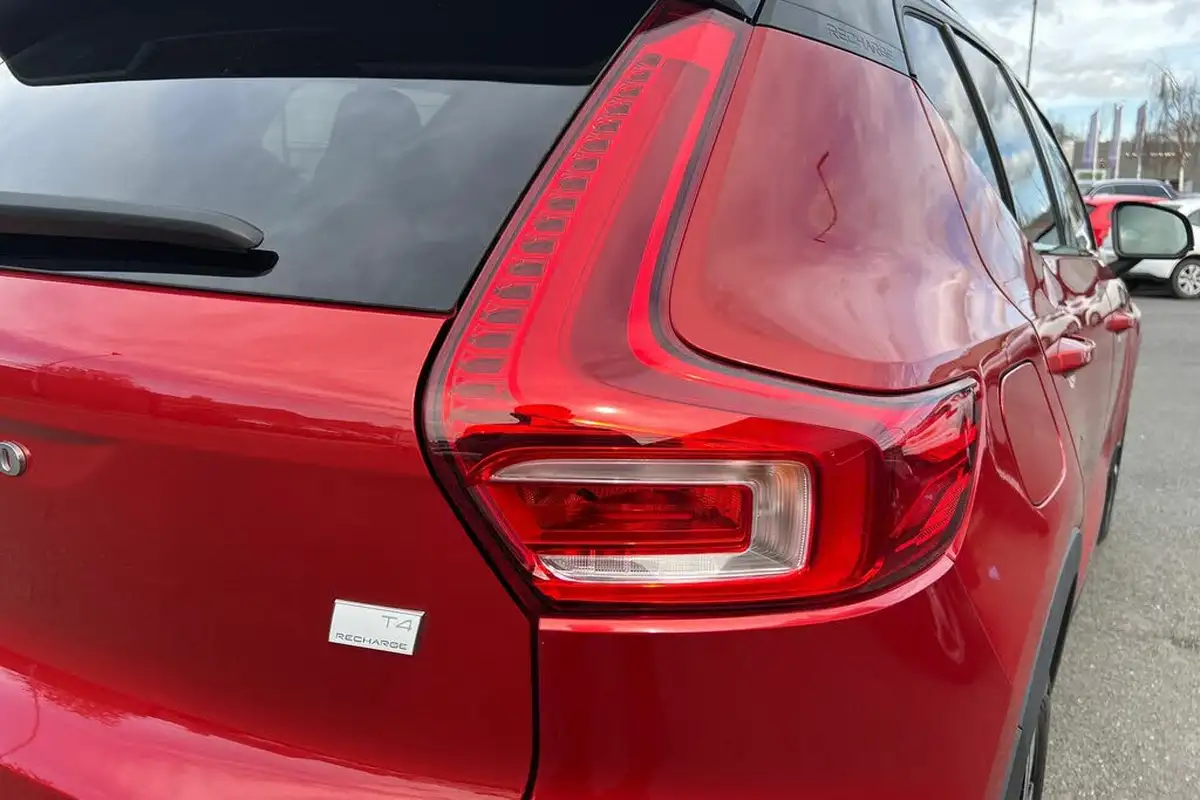 2021-volvo-xc40-15-t4-r-design-208bhp-big-19