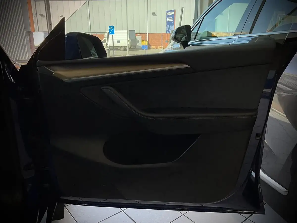 2022-tesla-model-y-e-long-range-big-20