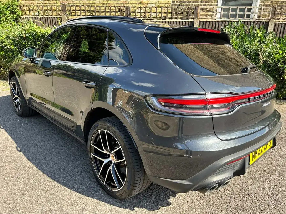 2022-porsche-macan-20-big-3