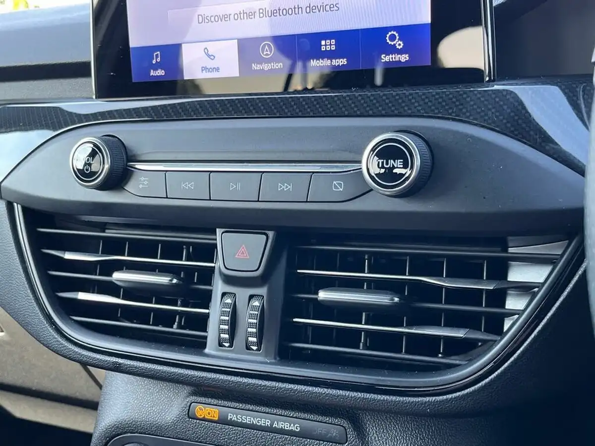 2020-ford-focus-15-st-line-x-hatchback-big-37