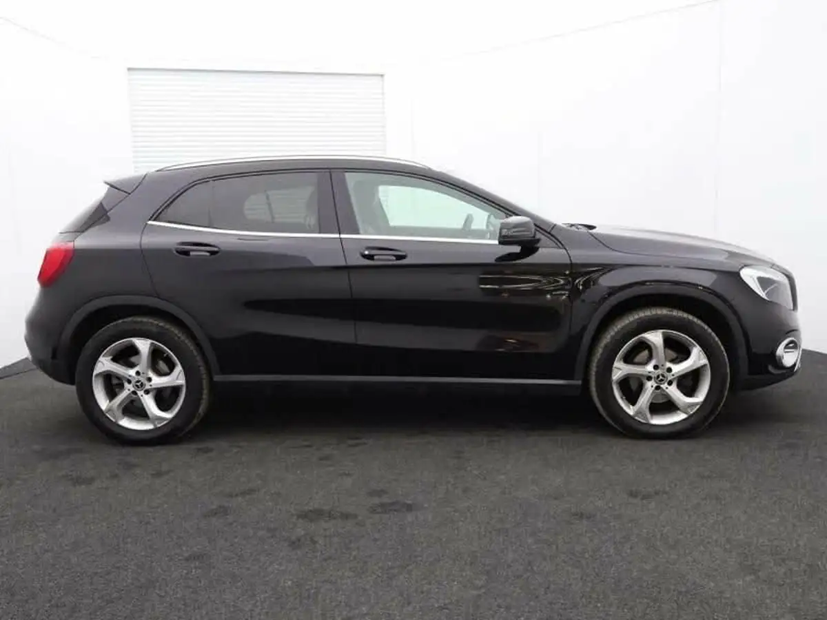 2019-mercedes-benz-gla-class-21d-gla-200d-sport-executivess-big-1