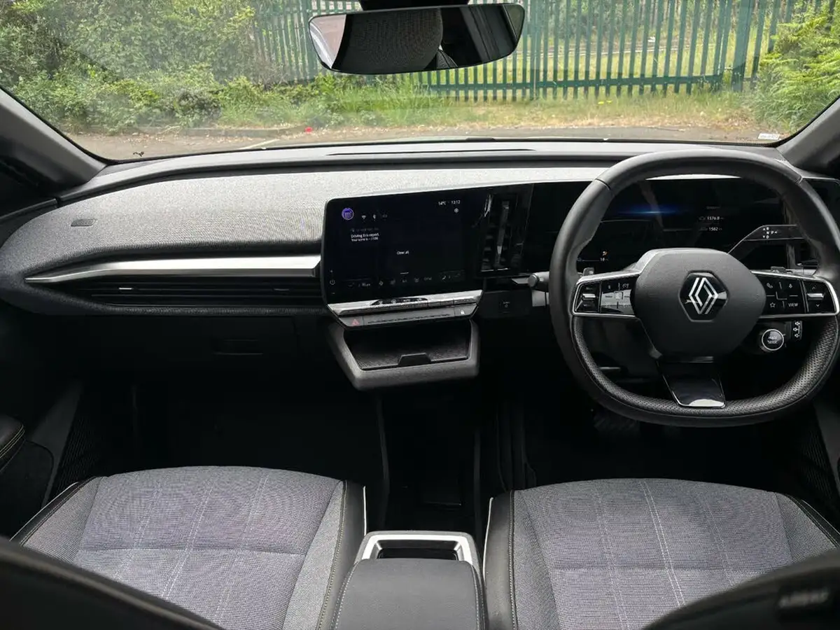 2024-renault-megane-e-tech-e-techno-big-8