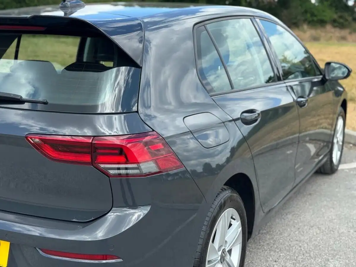 2022-volkswagen-golf-10-etsi-life-hatchback-big-22