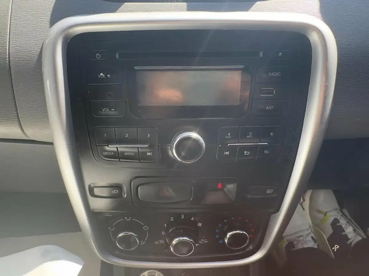 2013-dacia-duster-15d-ambiance-109bhp-4x4-big-32