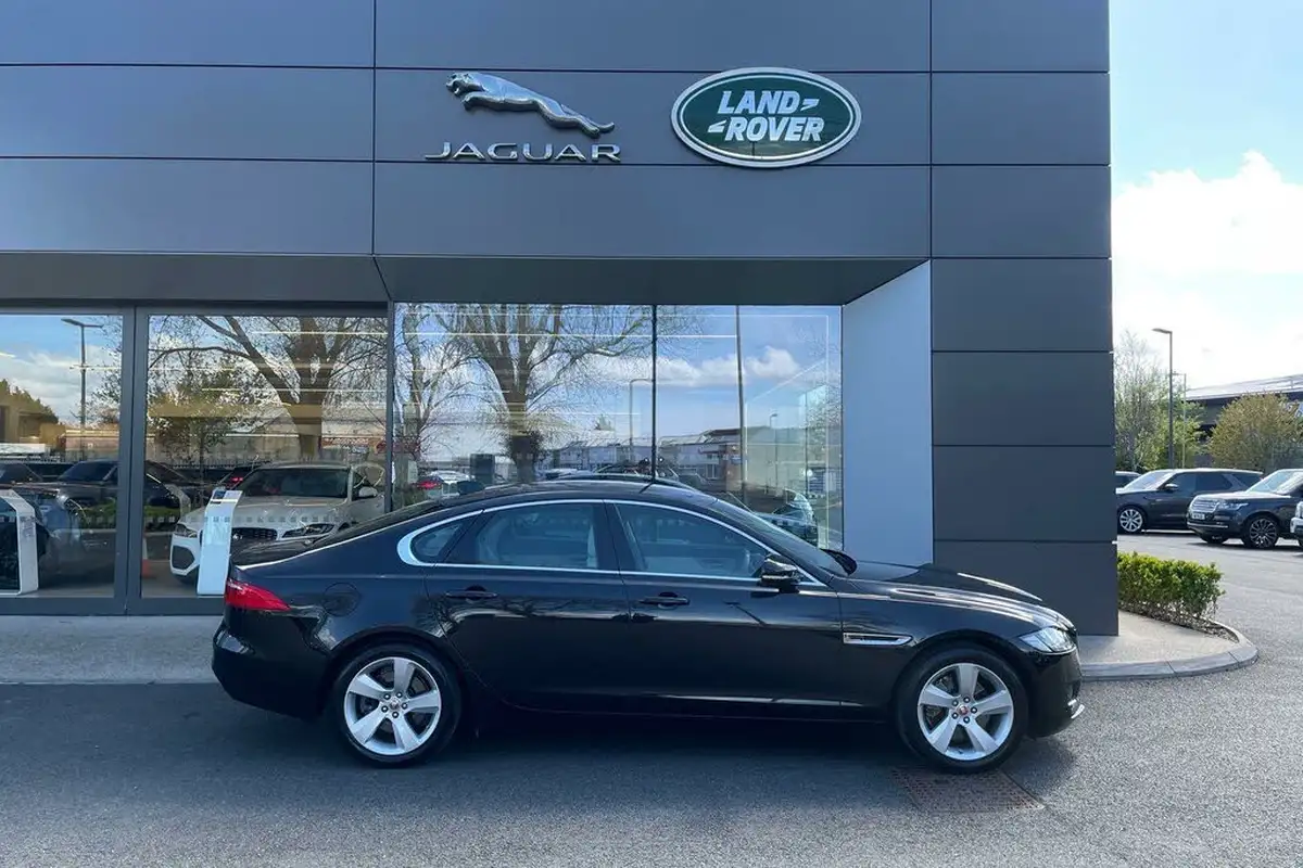 2018-jaguar-xf-20i-portfolio-250ps-saloon-4d-1998cc-big-1