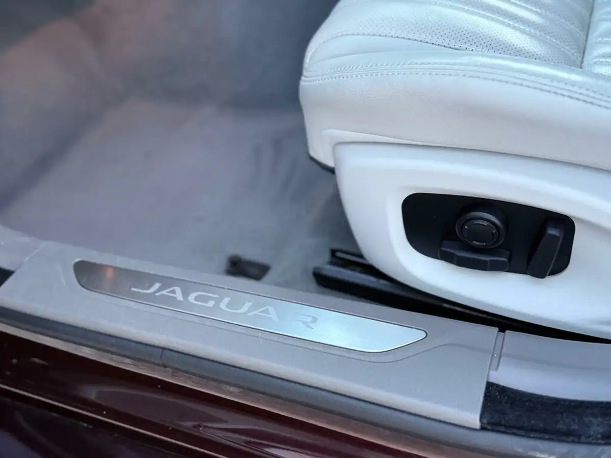 2017-jaguar-xf-20td-portfolio-180ps-awd-saloon-4d-1999cc-auto-big-42