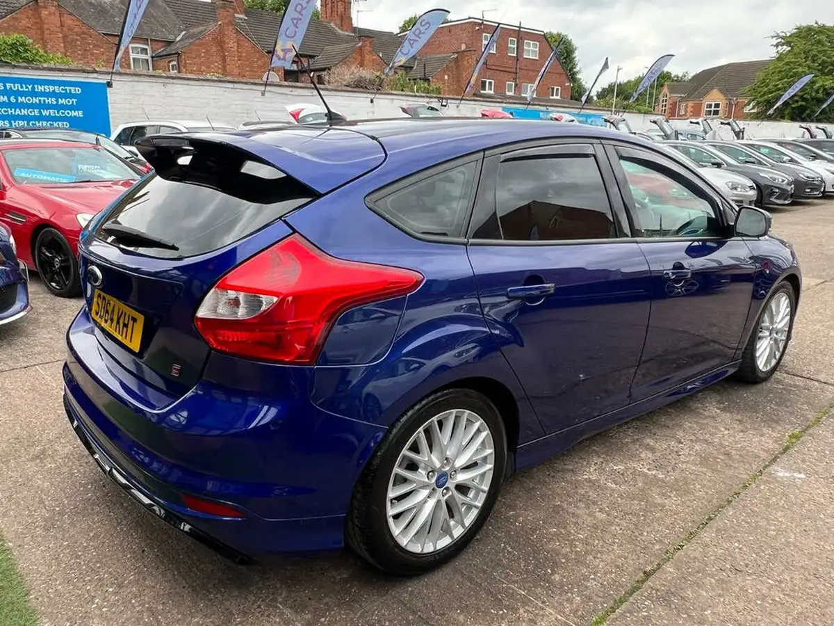 2014-ford-focus-16tdci-zetec-s-hatchback-big-9