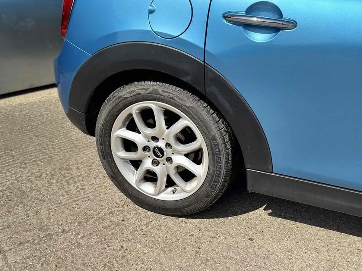 2015-mini-cooper-15-cooper-5d-auto-big-36