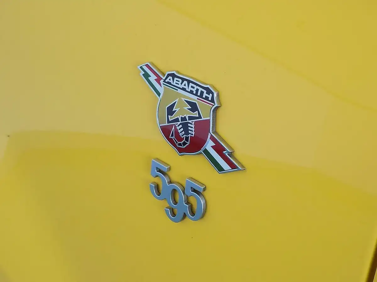 2022-abarth-595-14-tjet-competizione-big-7