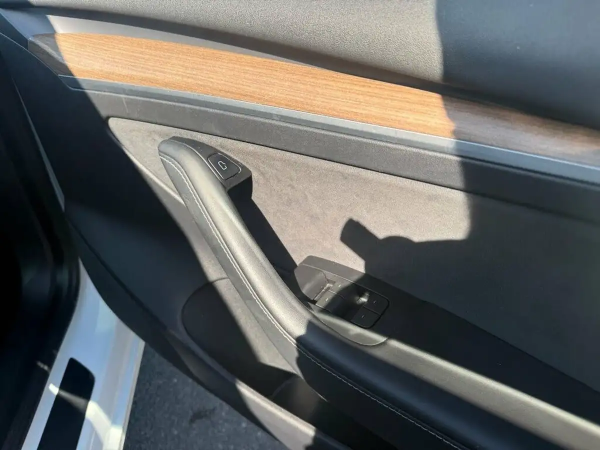 2022-tesla-model-3-e-long-range-big-24