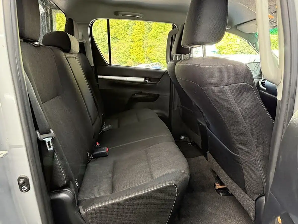 2018-toyota-hi-lux-24d-invincible-ss-auto-big-34