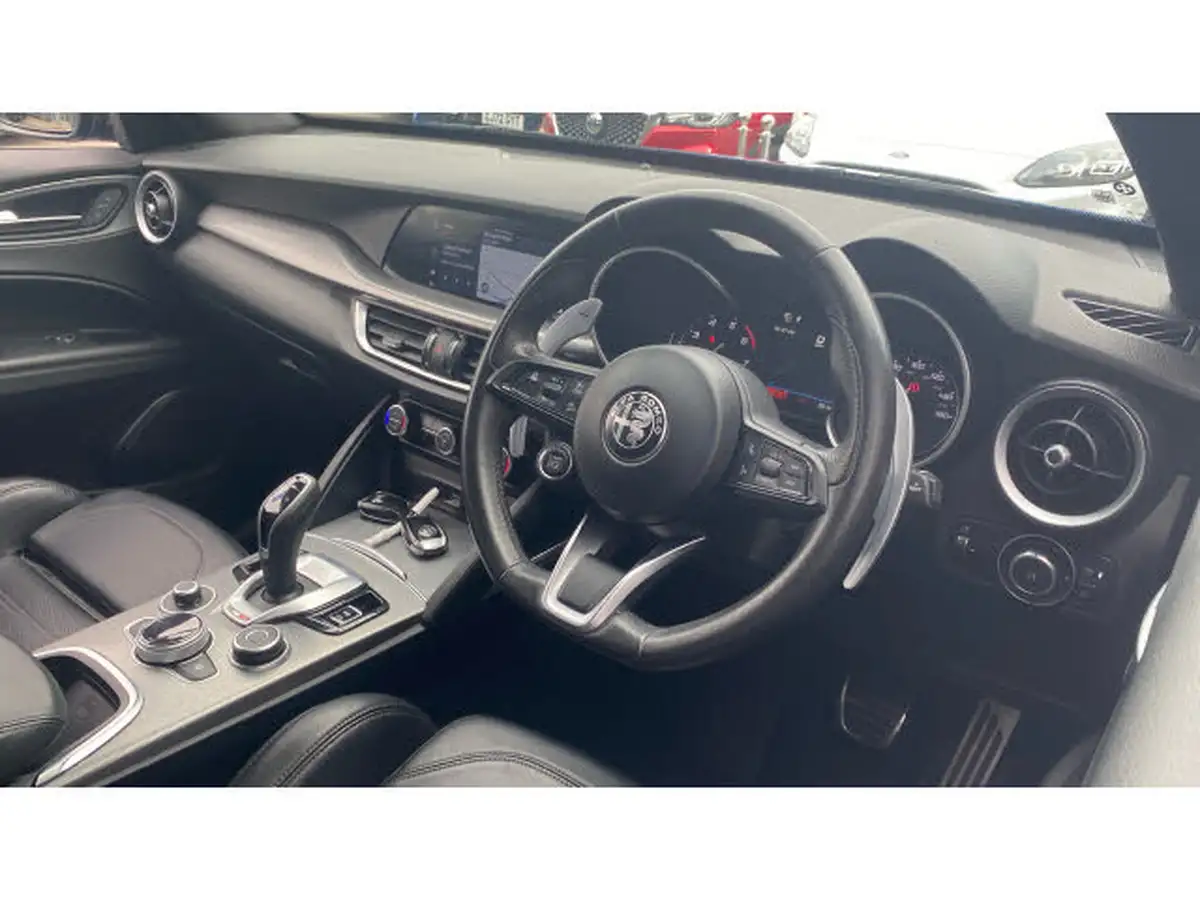 2022-alfa-romeo-stelvio-20-veloce-big-10