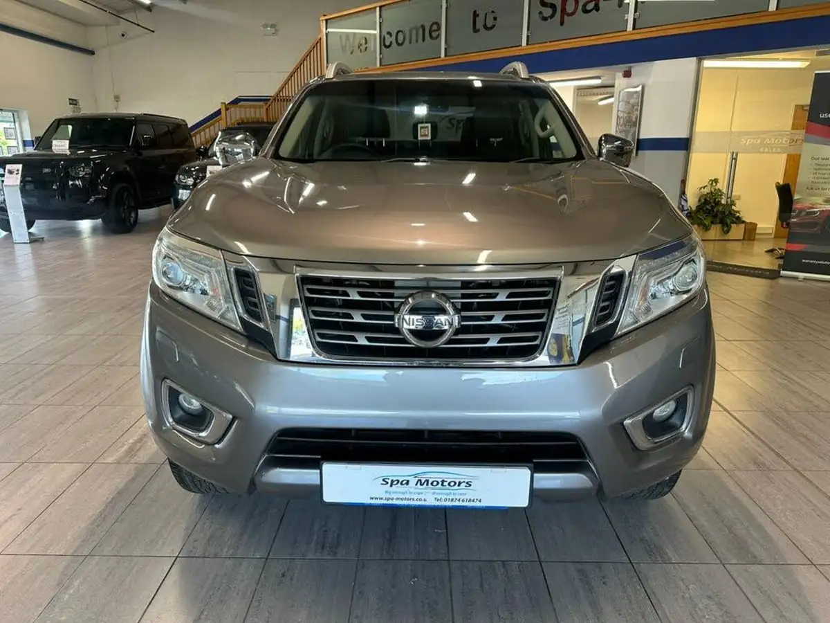 2016-nissan-np300-navara-23dci-tekna-big-1