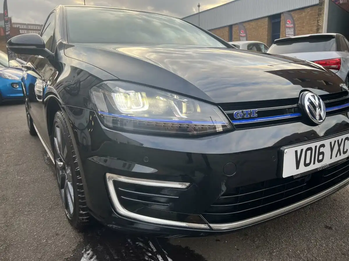 2016-volkswagen-golf-14-tsi-gte-nav-big-2