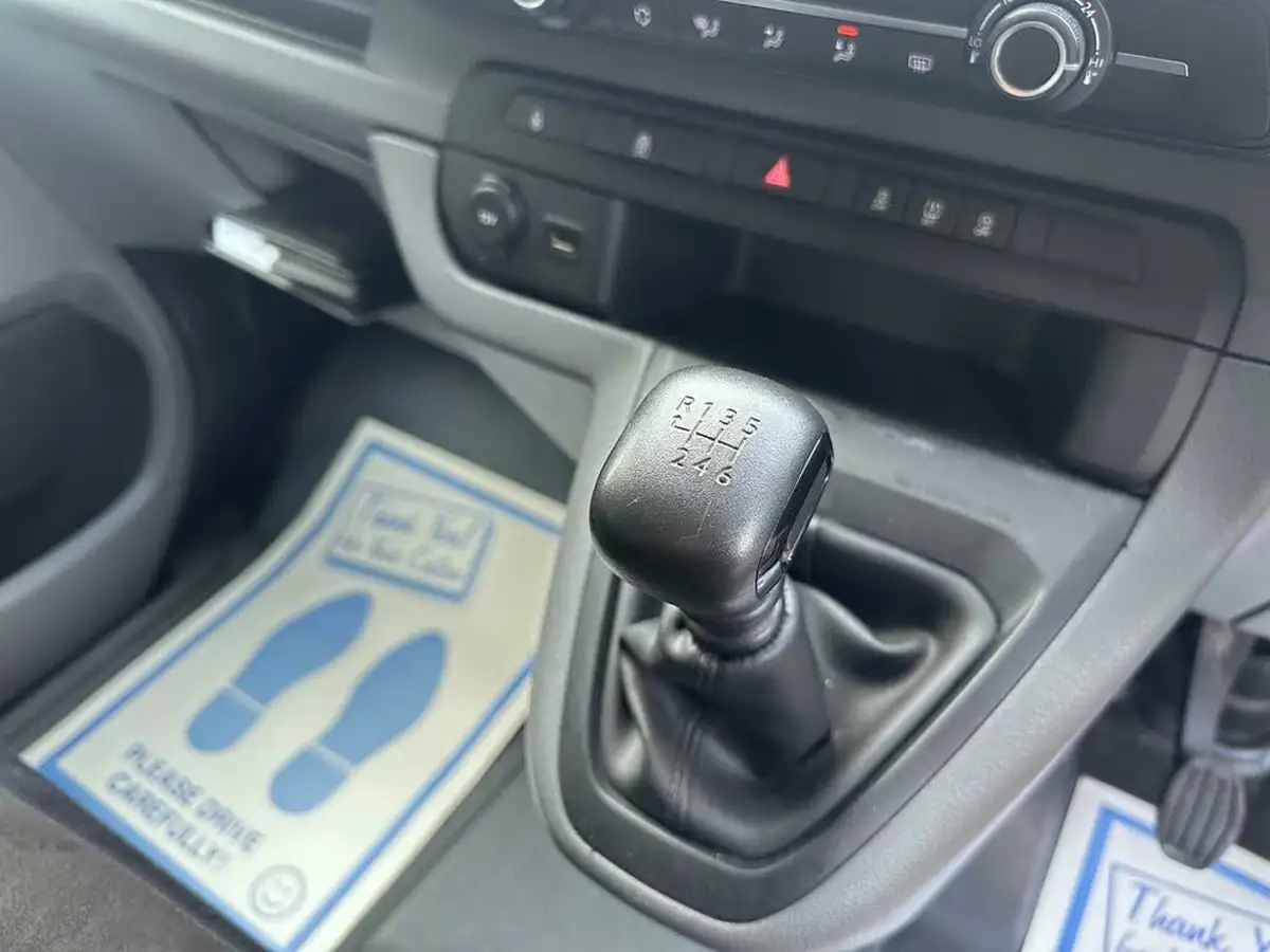 2017-toyota-proace-verso-16d-shuttle-big-29