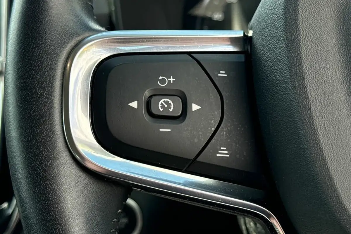2021-volvo-xc40-15-t3-inscription-161bhp-auto-big-10