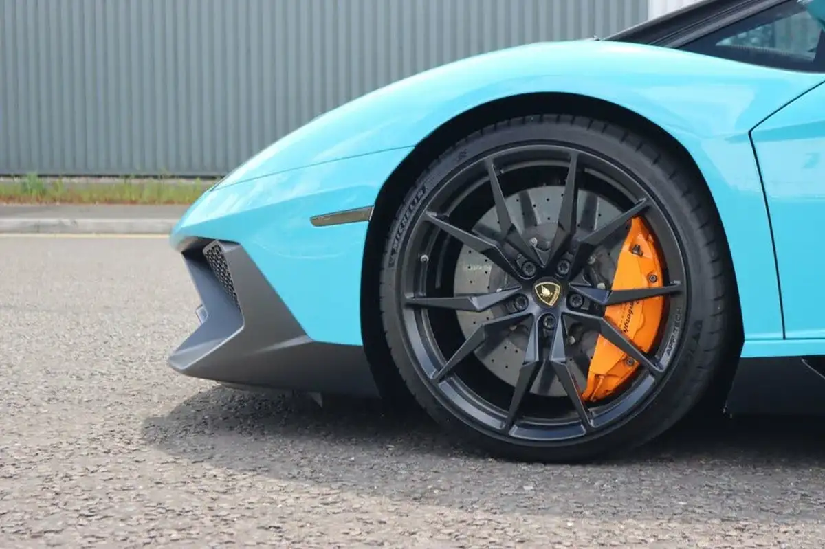 2016-lamborghini-aventador-65-lp-700-4-coupe-big-31