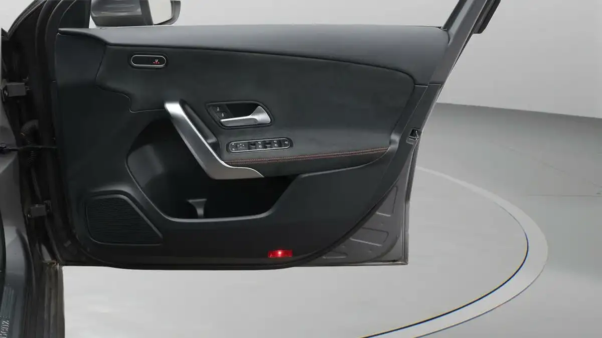 2020-mercedes-benz-a-class-20d-a200d-amg-line-hatchback-5d-big-15