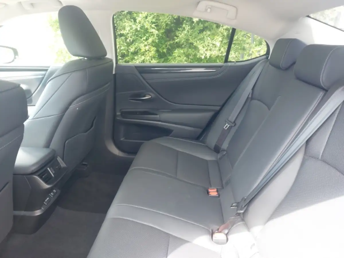 2021-lexus-es-300h-25-es-218bhp-without-navigation-big-5