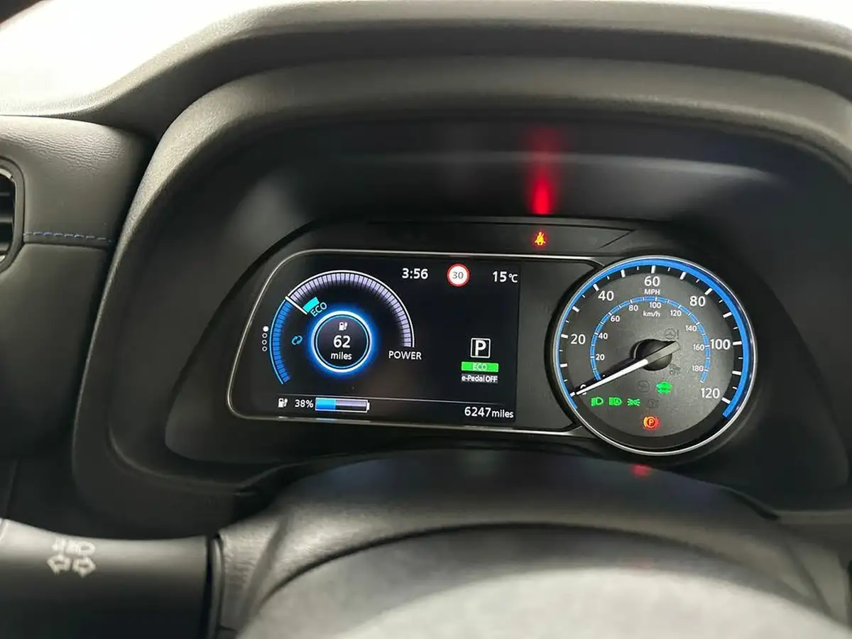 2022-nissan-leaf-e-tekna-big-16
