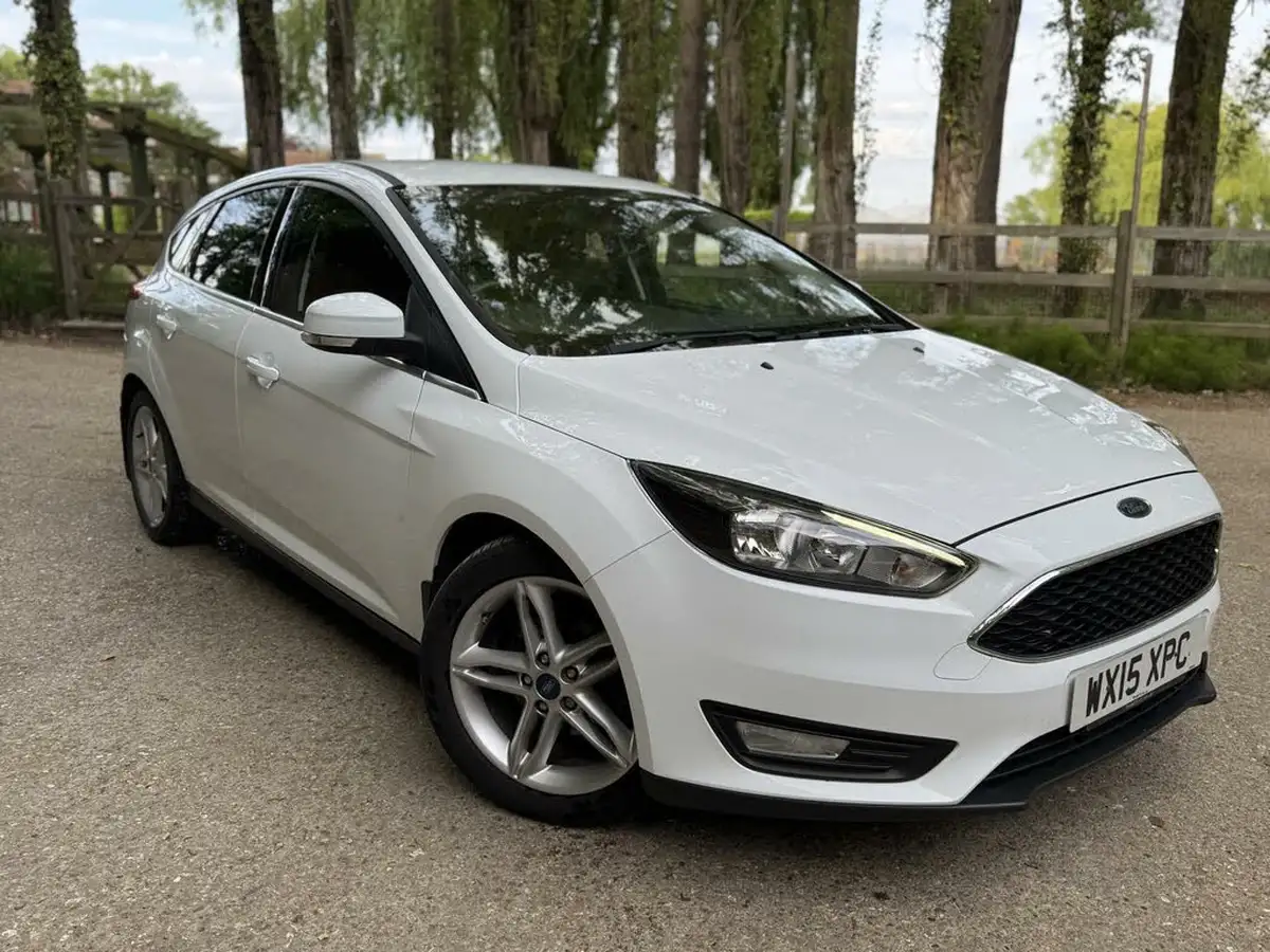 2015-ford-focus-10-zetec-t-125ps-hatchback-big-6
