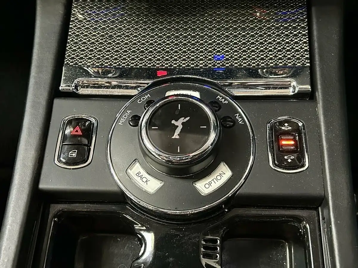 2018-rolls-royce-wraith-66-big-57