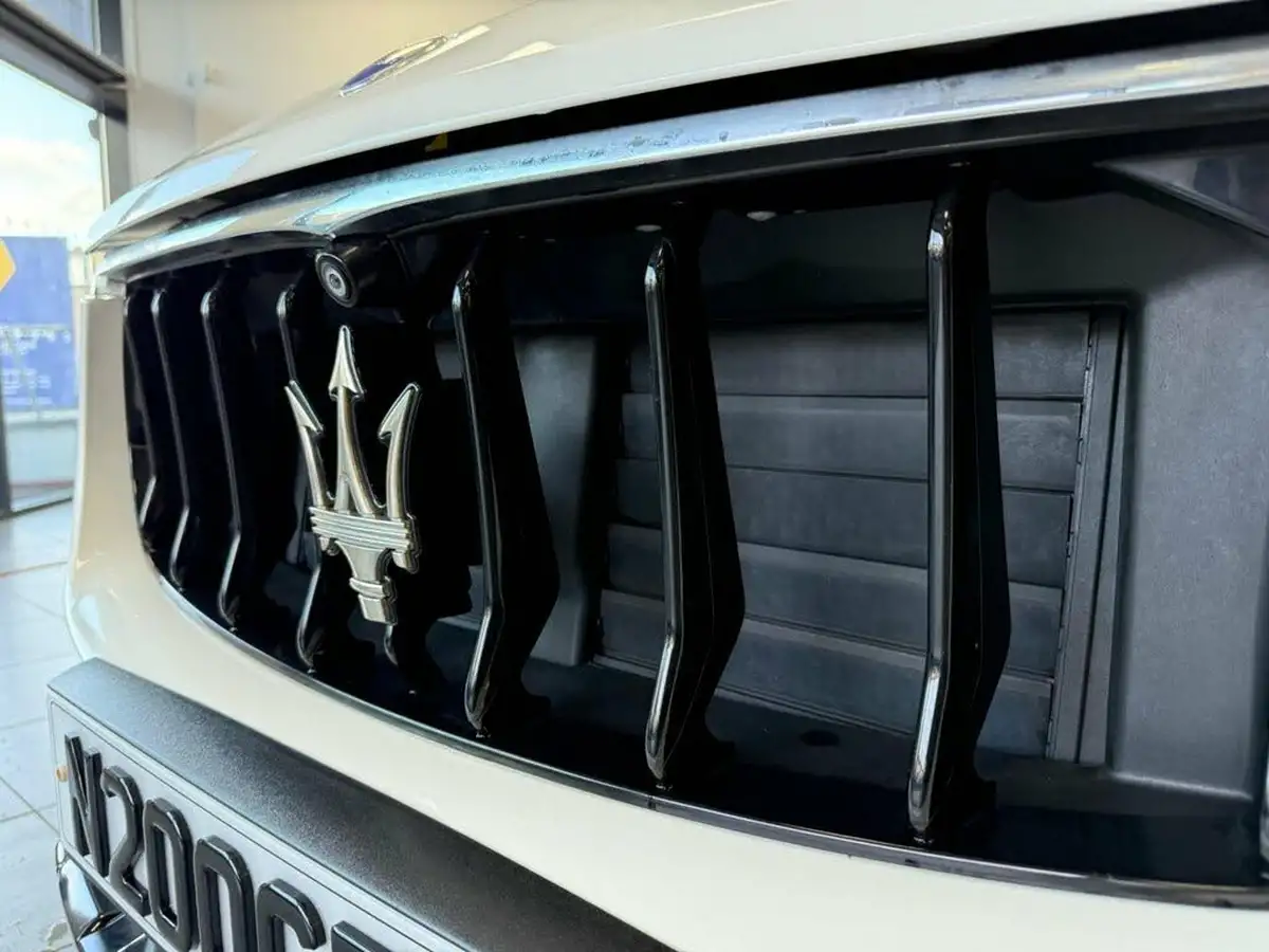 2017-maserati-levante-big-11