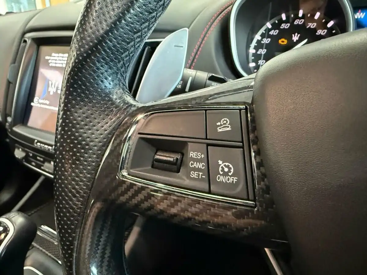 2017-maserati-levante-big-35