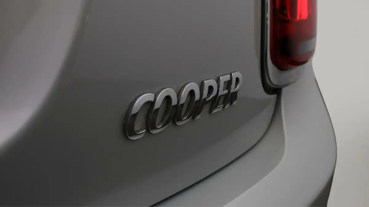 2019-mini-cooper-15-cooper-classic-hatchback-3d-big-20