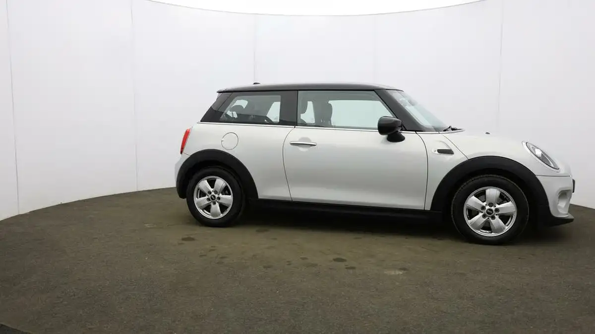2019-mini-cooper-15-cooper-classic-hatchback-3d-big-48
