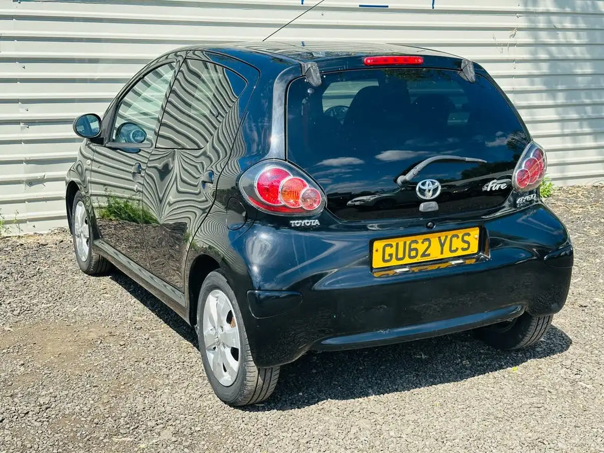2012-toyota-aygo-10-aygo-fire-5d-big-10
