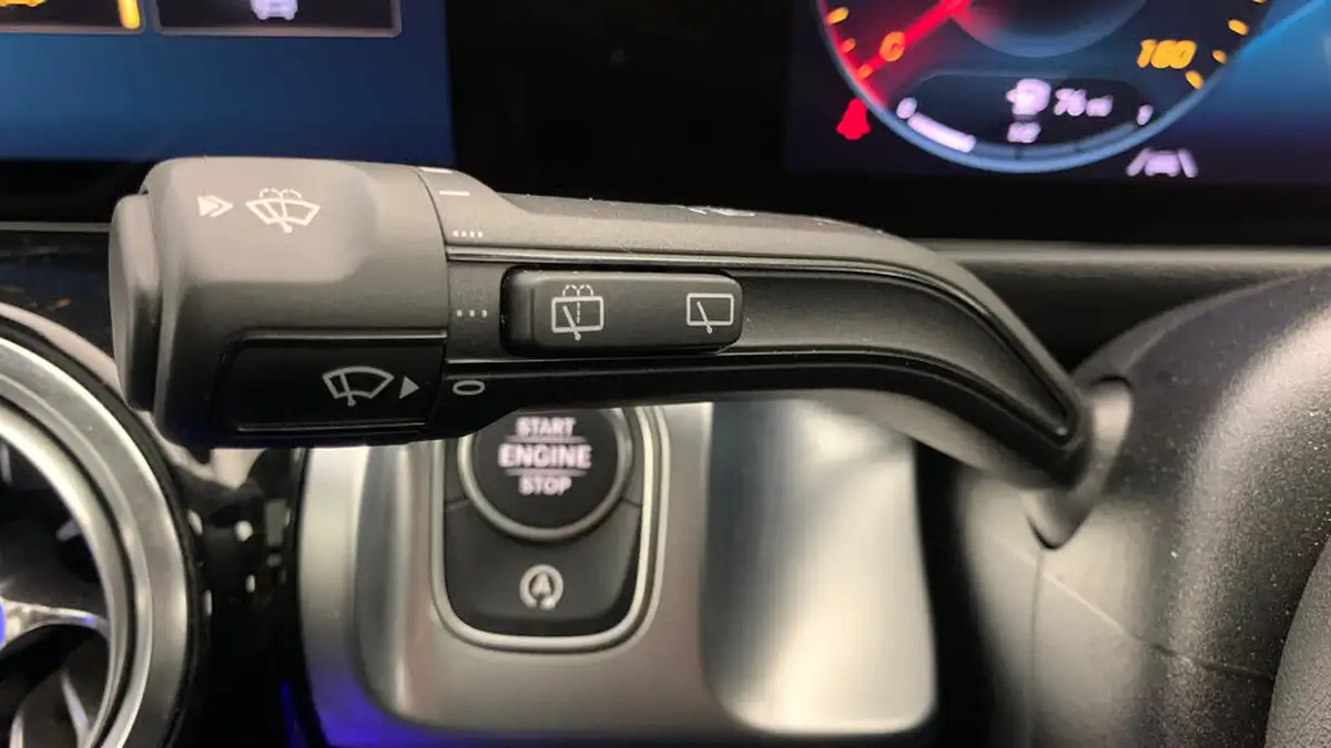 2022-mercedes-benz-glb-class-13-glb200-amg-line-premium-plus-night-edition-big-32
