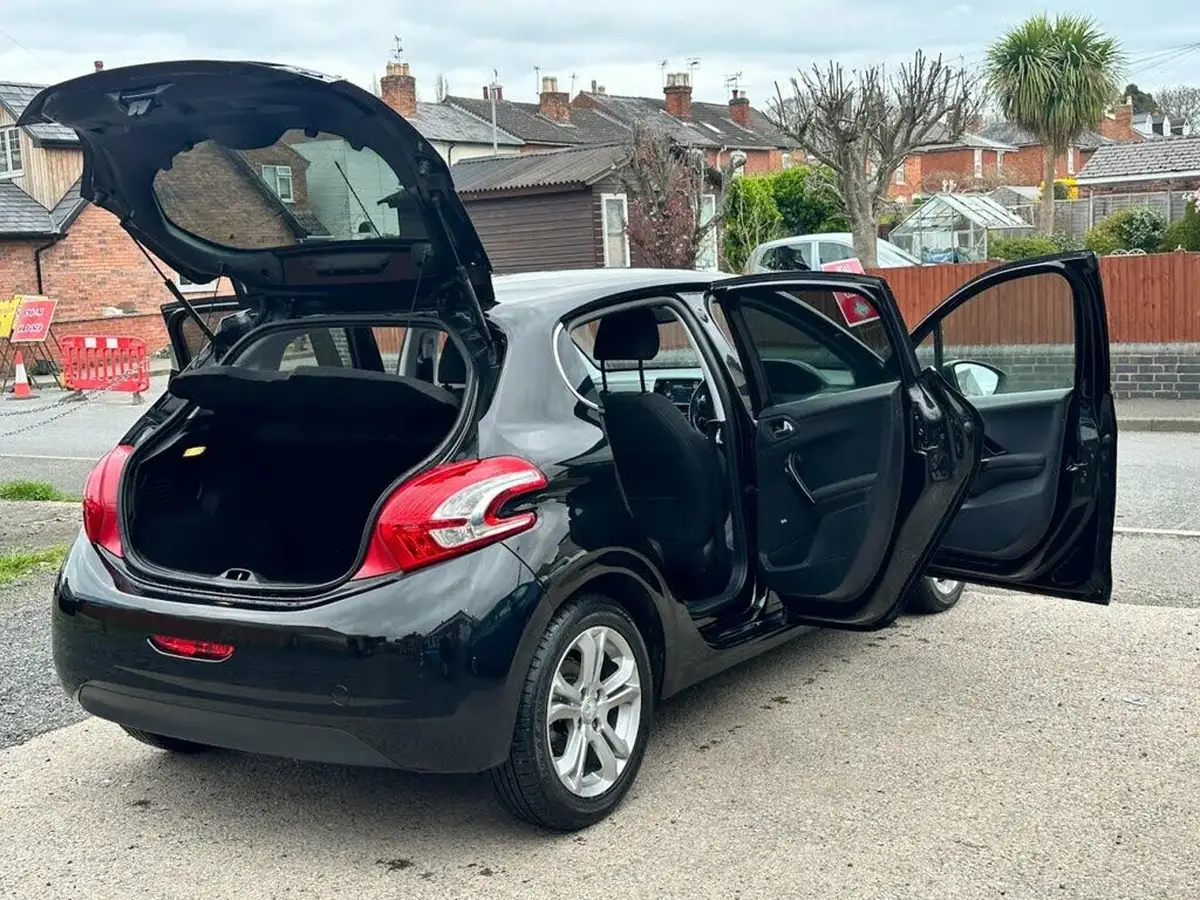 2014-peugeot-208-16td-allure-5d-big-3