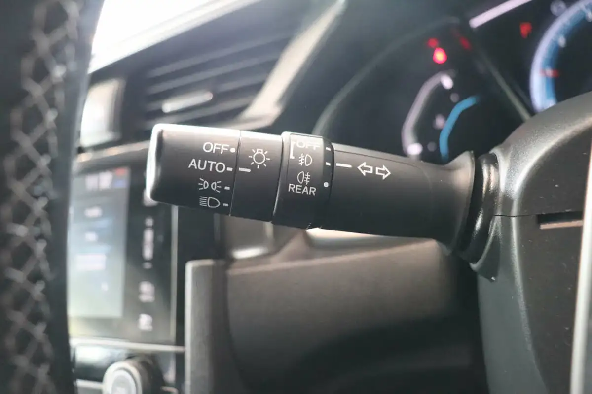 2017-honda-civic-10-vtec-turbo-sr-cvt-big-45