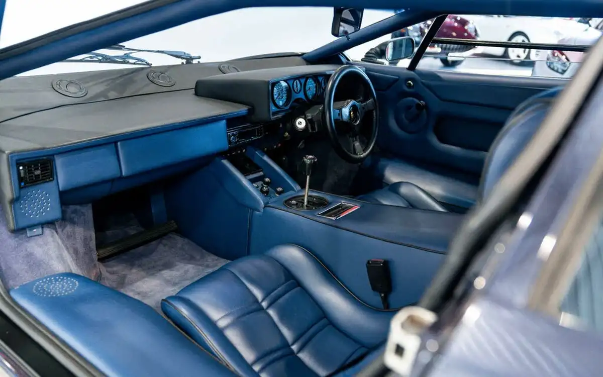 1988-lamborghini-countach-52-quattrovalve-big-16