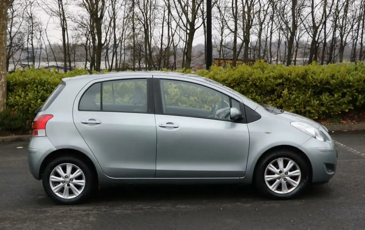 2009-toyota-yaris-133-tr-5d-mmt-big-8