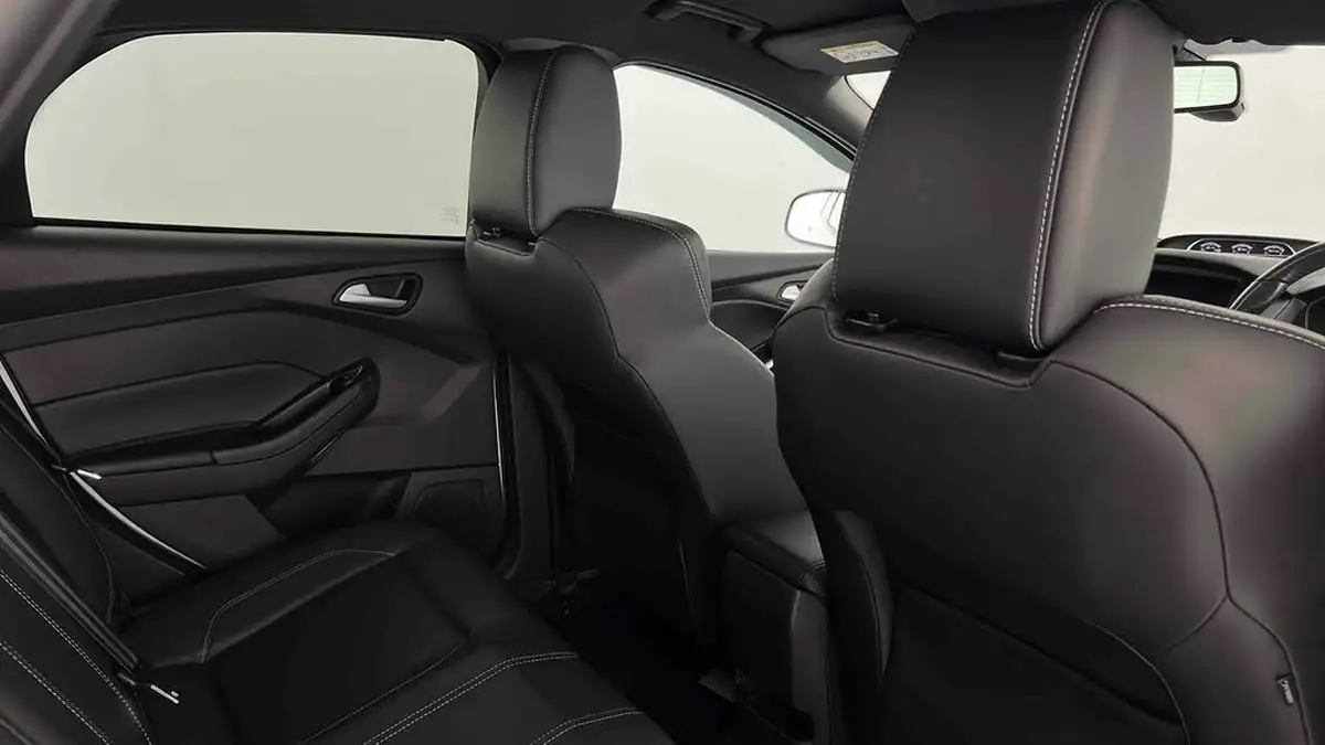 2015-ford-focus-20t-st3-hatchback-big-47