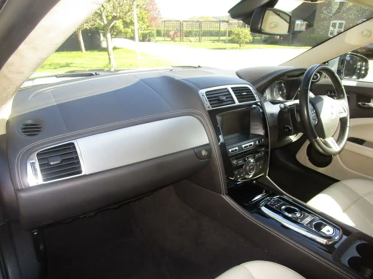 2011-jaguar-xk-50-portfolio-coupe-auto-big-9