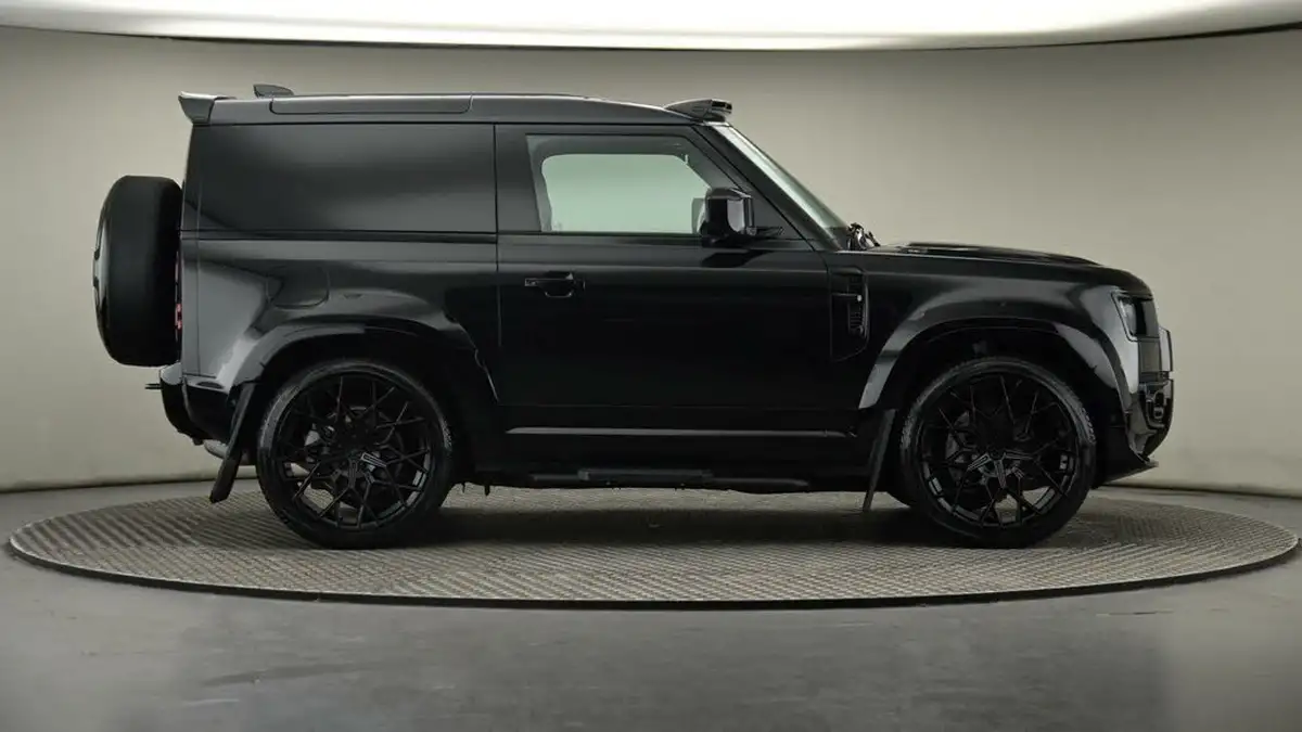 2024-land-rover-90-defender-30-d300-hard-top-x-dynamic-hse-90-big-10