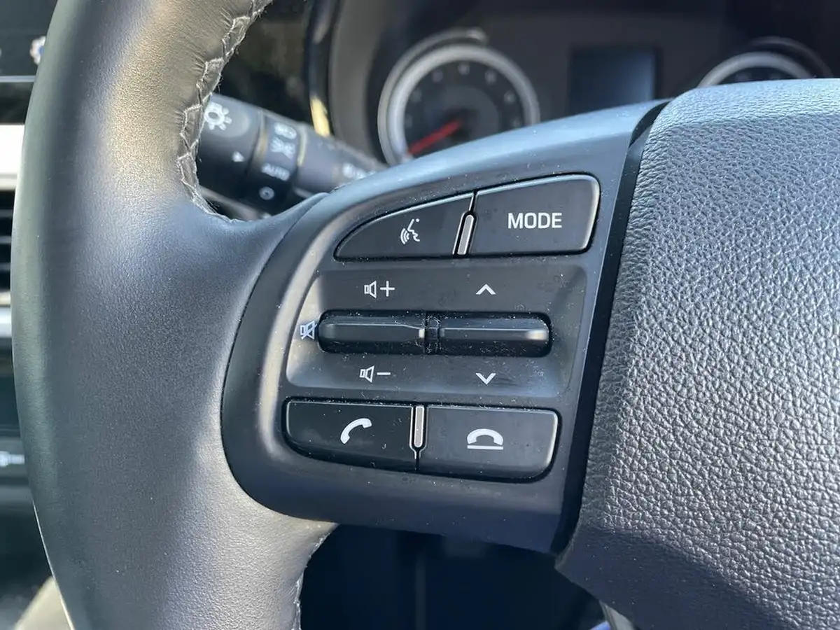 2023-hyundai-i10-10-premium-big-15