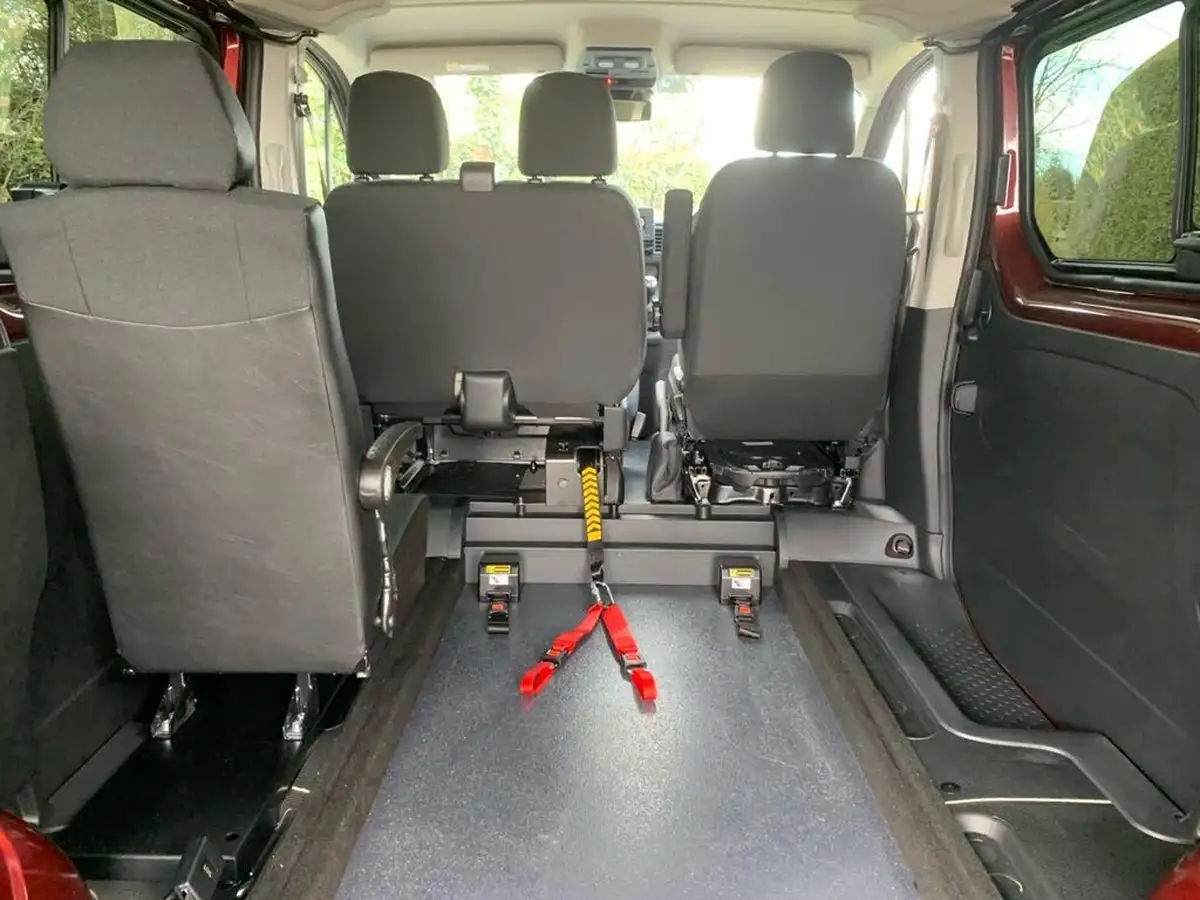 2023-renault-trafic-passenger-20-blue-dci-sl28-110-business-big-9