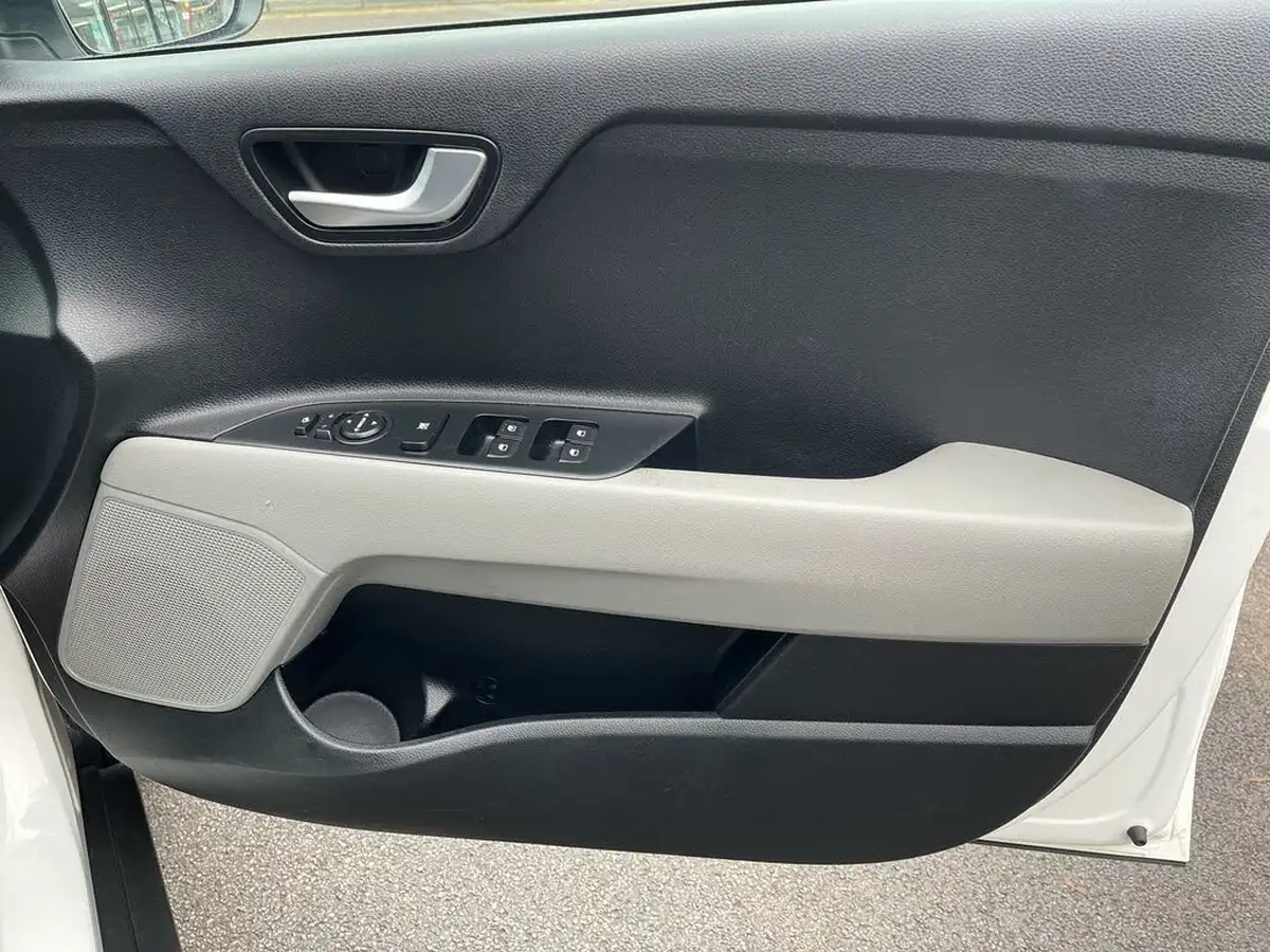 2018-kia-stonic-16crdi-first-edition-big-17
