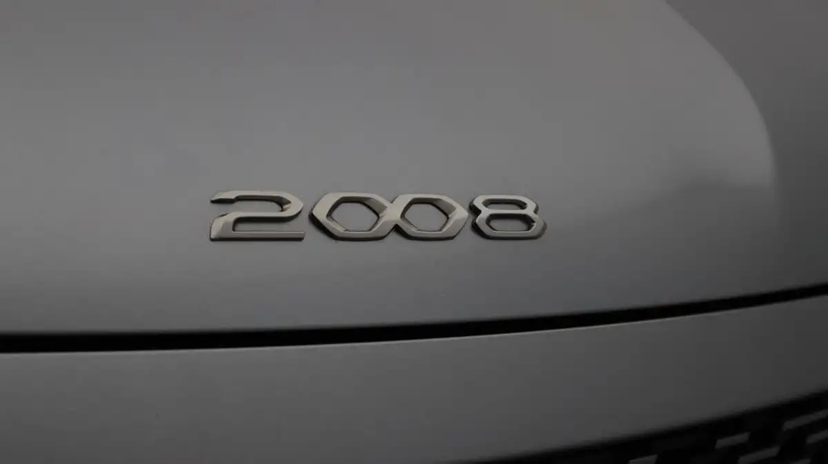 2022-peugeot-2008-suv-e-gt-premium-big-20