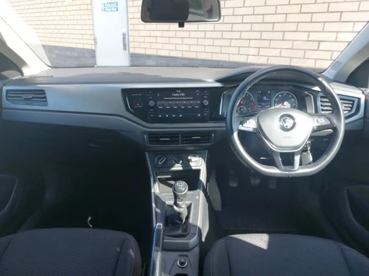2019-volkswagen-polo-10-tsi-se-ss-big-2
