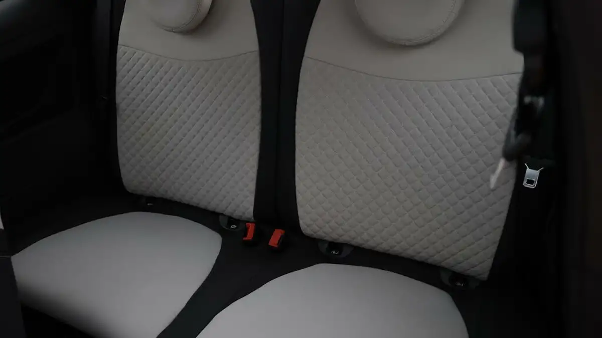 2022-fiat-500-10-dolcevita-big-15