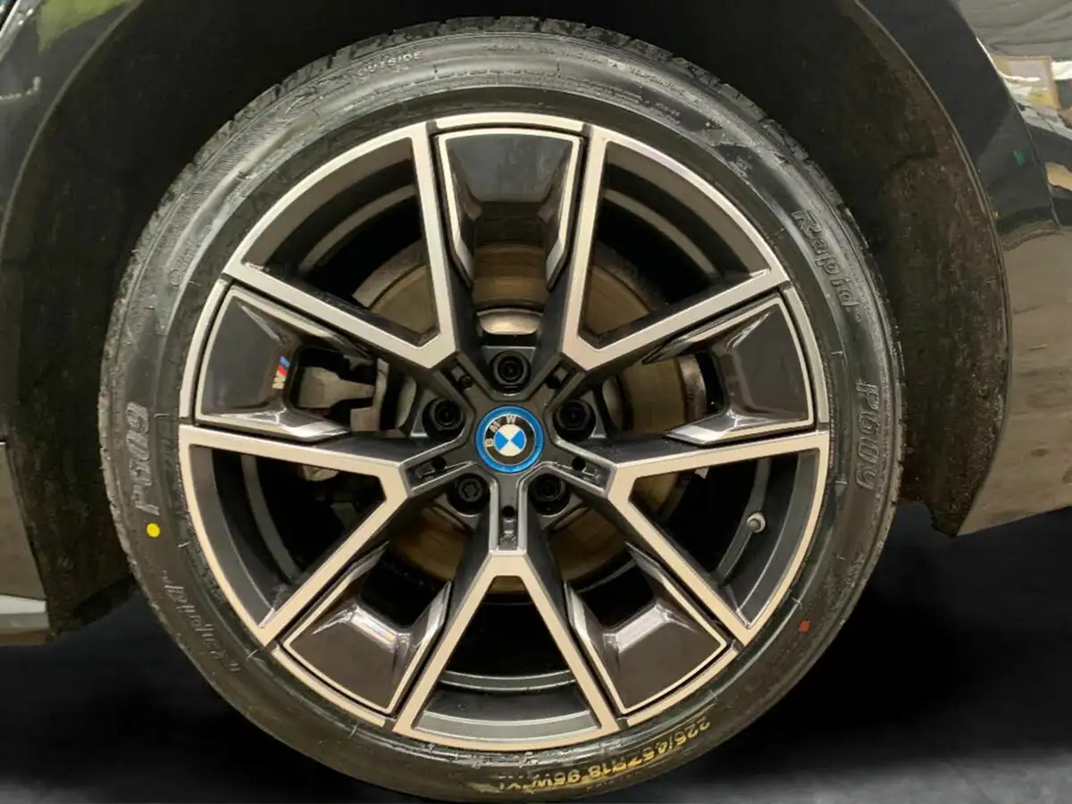 2022-bmw-i4-e-edrive40-m-sport-big-23