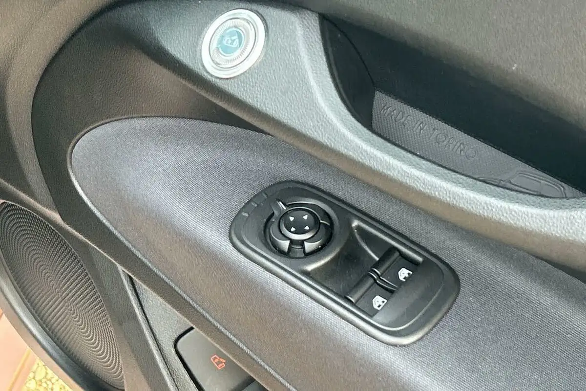 2021-fiat-500-e-icon-big-17